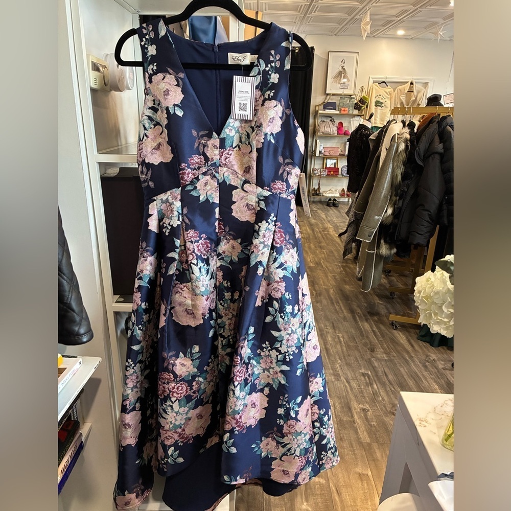 Eliza J Navy and Pink Floral jacquard high low gown size 8 NWT - Picture 2 of 4